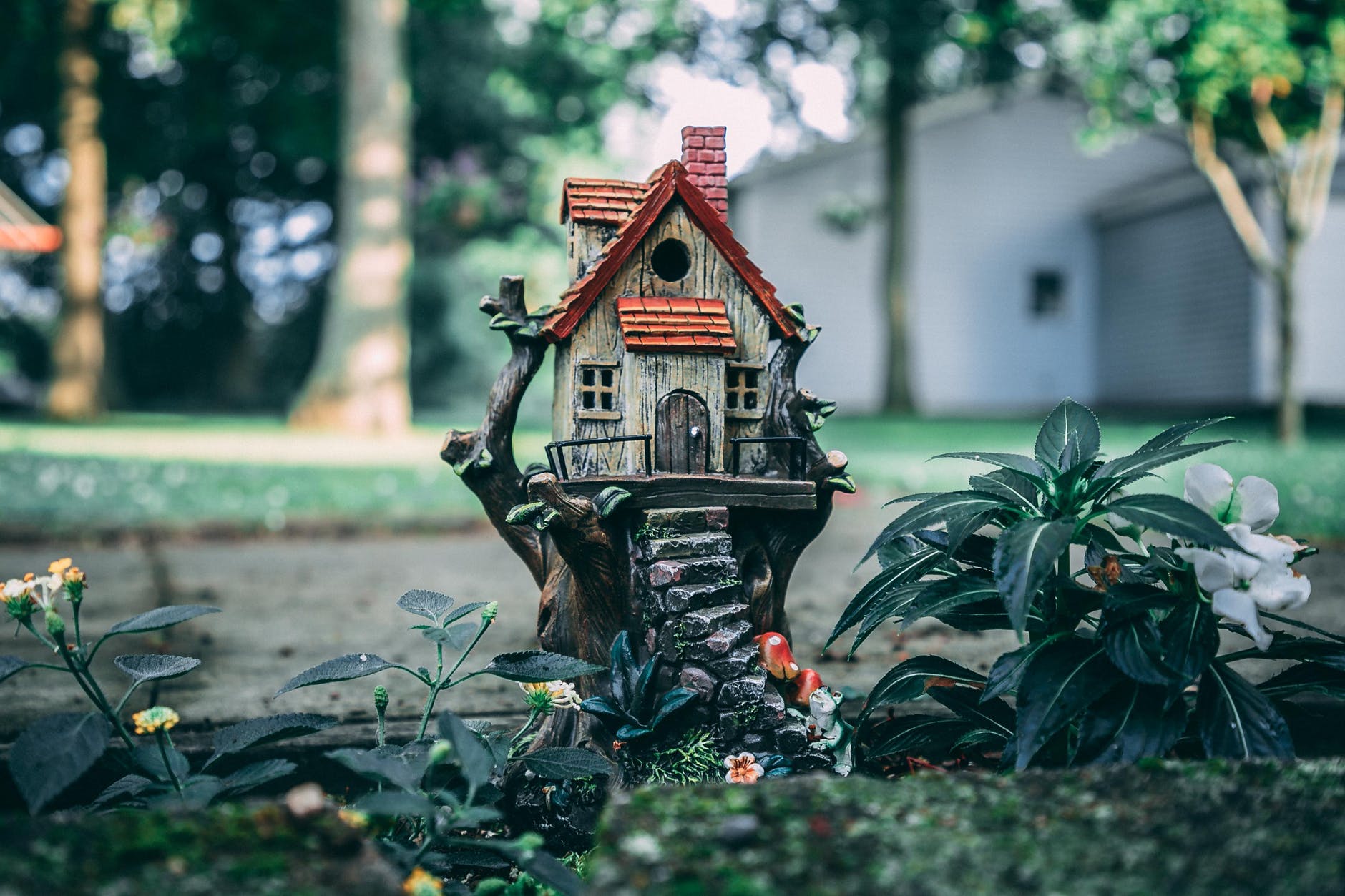 Renting vs Buying: Pros and Cons