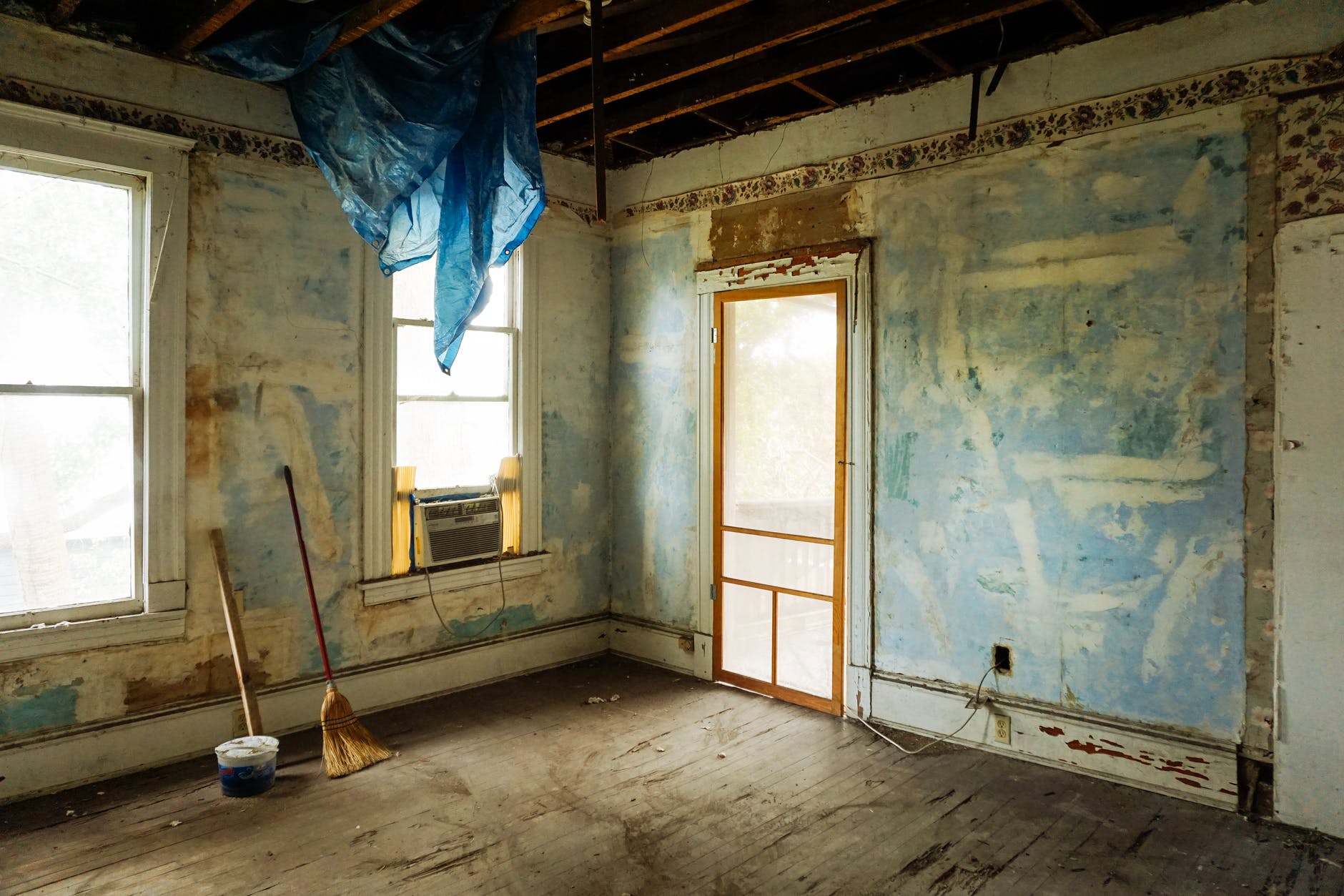 9 Pros and Cons of Real Estate Flipping
