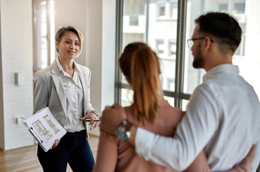 Real Estate Agent vs. Broker: What's the Difference